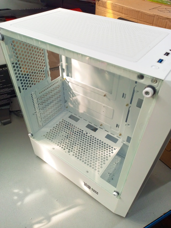 Распродажа! Корпус ATX Б_БП BaseTech eXtreme GFX-03 (USB3.0,Audio,TG,белый)[BT-GFX-03W-MESH-IB] (царапины)