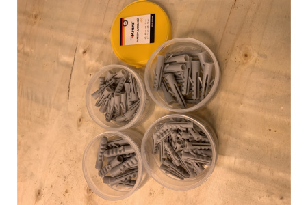 Набор дюбелей Kranz KR-01-3101-08, 90 штук, пластиковый кейс