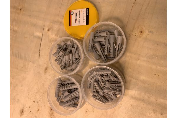 Набор дюбелей Kranz KR-01-3101-08, 90 штук, пластиковый кейс