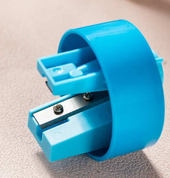 Точилка DELI 1 отв., ассорти (EH558)