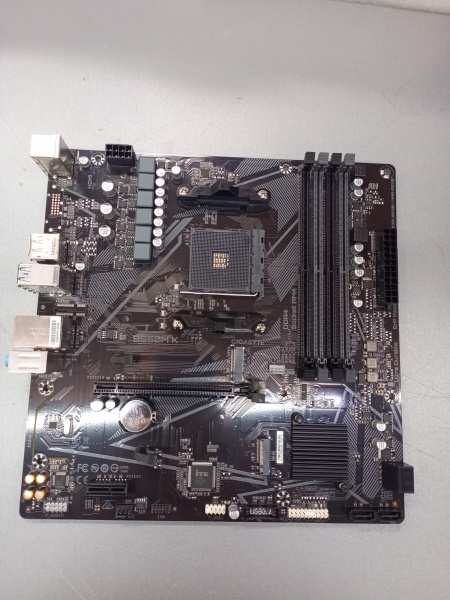 Распродажа! Мат.плата SocAM4 AMD B550 Gigabyte B550M K (техническое обслуживание)