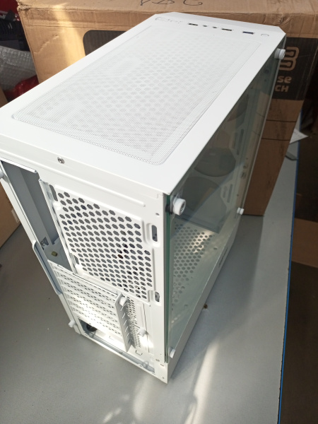 Распродажа! Корпус ATX Б_БП BaseTech eXtreme GFX-03 (USB3.0,Audio,TG,белый)[BT-GFX-03W-MESH-IB] (царапины)