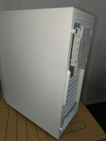 Распродажа! Корпус ATX Б_БП BaseTech eXtreme GFX-03 (USB3.0,Audio,TG,белый,4х120мм RGB)[BT-GFX-03W-MESH-4F-RGB](вмятины)