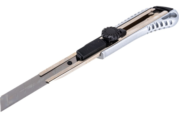 Нож с сегментированным лезвием 18 мм, металлический, КВТ НСМ-03