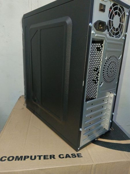 Распродажа! Корпус ATX 450w Winard 3067 (USB, Audio, черный))(мех повреждение боковой крышки)