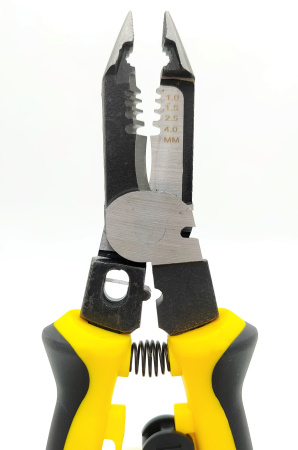 Стриппер Iwiss 9",1..4мм², продольная зачистка кабеля, тонкогубцы