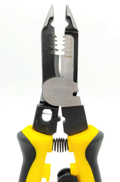 Стриппер Iwiss 9",1..4мм², продольная зачистка кабеля, тонкогубцы