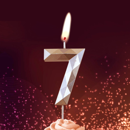 Свеча "Цифра 7" Многогранник. Шампань. 11см. Омский свечной (4277)