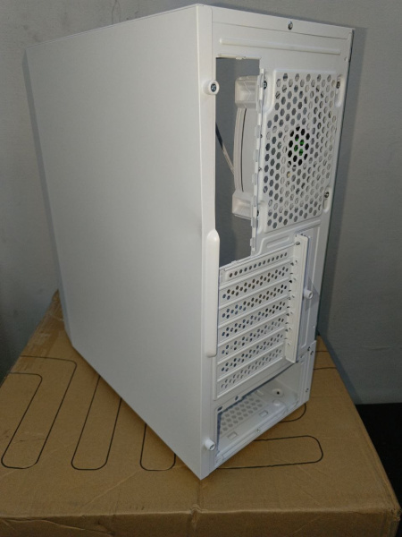 Распродажа! Корпус ATX Б_БП BaseTech eXtreme GFX-03 (USB3.0,Audio,TG,белый,4х120мм RGB)[BT-GFX-03W-MESH-4F-RGB](вмятины)