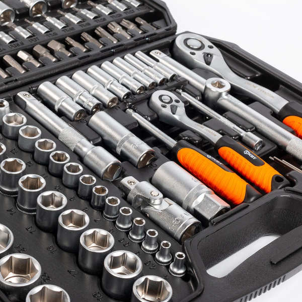 Набор инструмента КВТ НАИ-08/110, 110 предметов, трещётки, головки, в кейсе