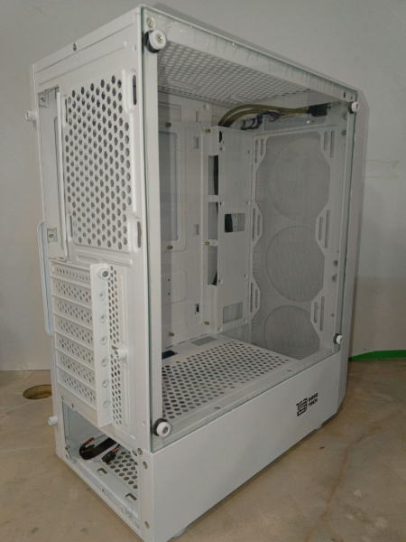 Распродажа! Корпус ATX Б_БП BaseTech eXtreme GFX-03 (USB3.0,Audio,TG,белый)[BT-GFX-03W-MESH-IB] (царапины)