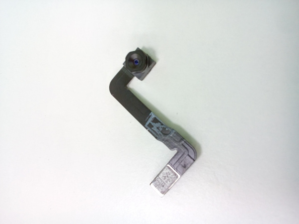 Камера iPhone 4S передняя