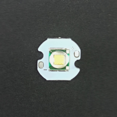 Светодиод мощный, XPE, белый холодный, 3.2..3.4в, 0.7а, SMD 3535, на плате d20мм, LED