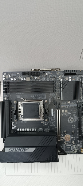 Распродажа! Мат.плата SocAM5 AMD B650 Gigabyte B650M AORUS ELITE AX (mATX,4DDR5,2M.2,2PCI-E16,HDMI,DP,Wi-Fi,BT,PC8000)(замена элемента)