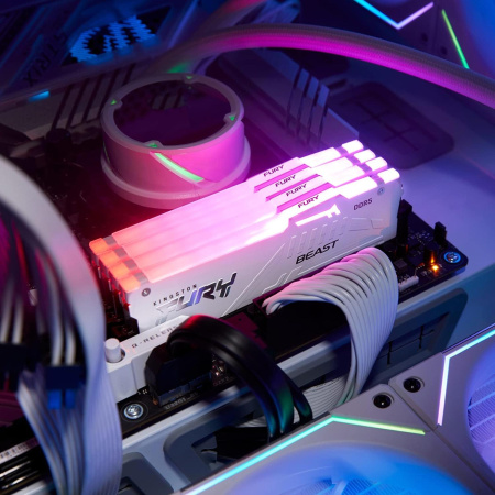 Память оперативная/ Kingston 32GB 5600MT/s DDR5 CL36 DIMM FURY Beast White RGB EXPO