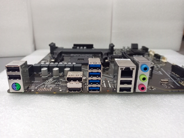 Распродажа! Мат.плата SocAM4 AMD A520 Gigabyte A520M DS3H V2 (локальный ремонт)