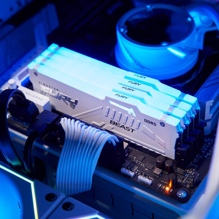 Память оперативная/ Kingston 32GB 5600MT/s DDR5 CL36 DIMM FURY Beast White RGB EXPO